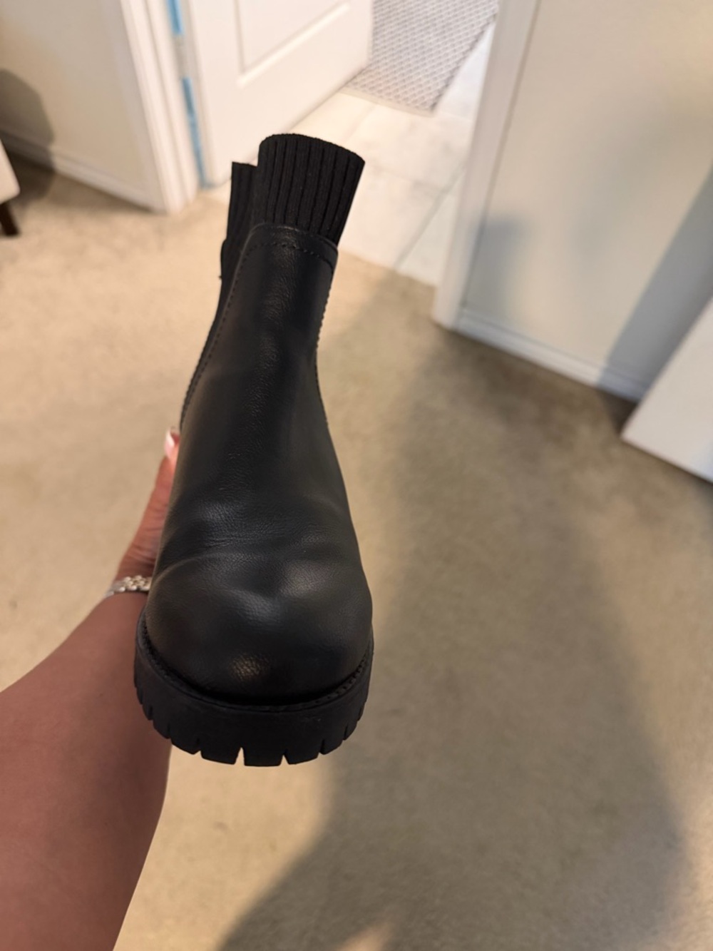 069 MIA Black Chelsea Lug Heel Ankle Boot SZ 8 - Picture 3 of 10